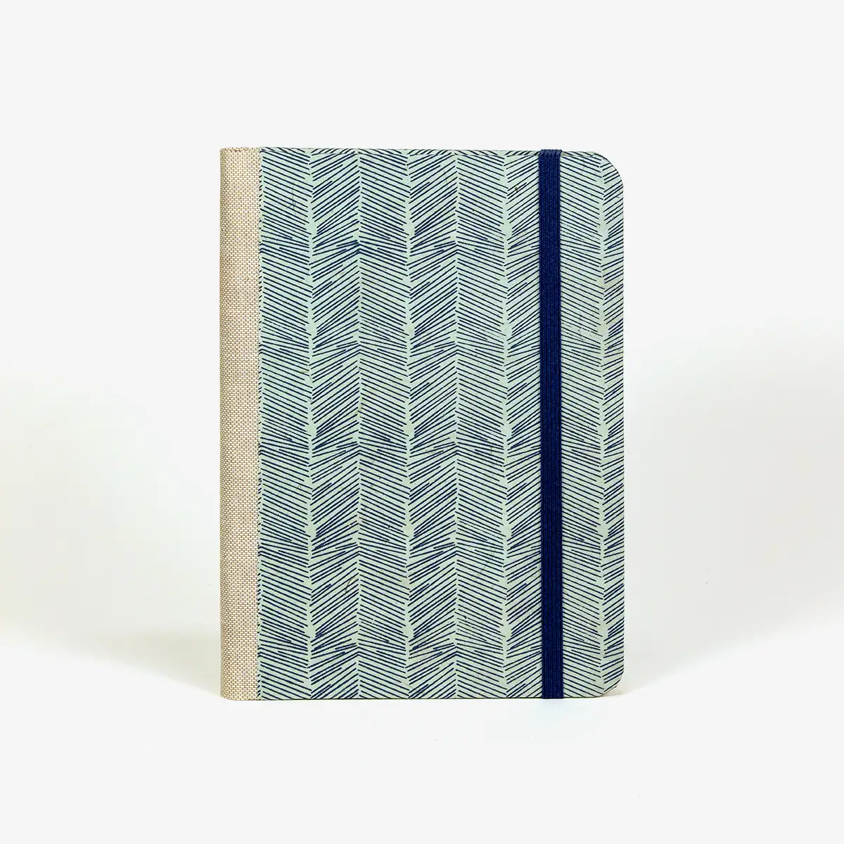 Blaupause-Wochenplaner-12x16_5cm-mit-Lokta-Striche-blau-auf-blau-Produktansicht-von-vorn-1