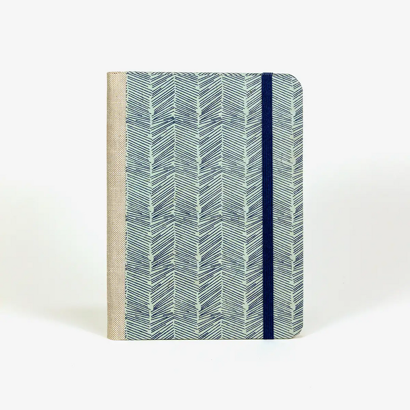 Blaupause-Wochenplaner-12x16_5cm-mit-Lokta-Striche-blau-auf-blau-Produktansicht-von-vorn-1