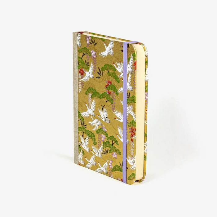 Blaupause-tagesplaner-B12xH16.5cm-bezogen-mit-Chiyogami-weisse-kraniche-auf-gold-Produktansicht-seitlich-von-vorn2