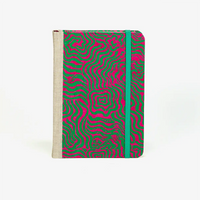 Blaupause-tagesplaner-B12xH16.5cm-bezogen-mit-Loktapapier-Labyrinth-pink-auf-gruen-Produktansicht-von-vorn2