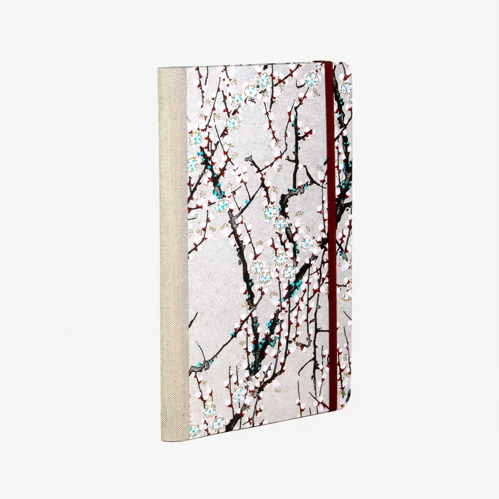 Blaupause-wochenplaner-A5-Bezogen-mit-Chiyogami-Zweige-Blueten-auf-silber-Cover-Produktansicht-seitlich-vorn