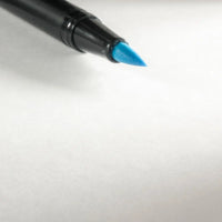 Bristol-Skizzenbloc-Format-A4-250grm-20Blatt-cover-produktansicht-oberflaeche-detail-mit-pinsel