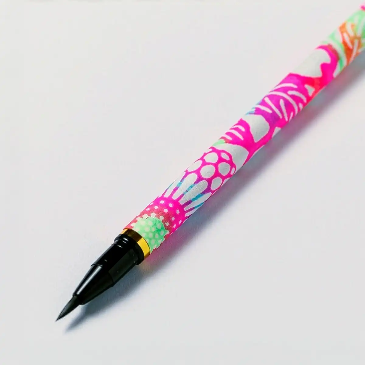 Brush-Pen-neon-4-SHOGADO-schwarz-tinte-18cm-produkt-Detailansicht-Stiftespitze