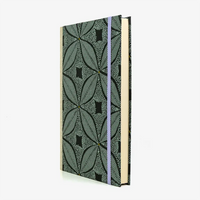Bulletjournal-notizbuch-A5-224Seiten-cover-mit-Baumwollpapier-bezogen-Motiv-Blattornament-Aquamarine-auf-schwarz-cover-seitlich-von-vorn