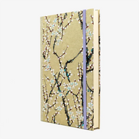 Bulletjournal-notizbuch-A5-224Seiten-cover-mit-Chiyogami-bezogen-Motiv-Kirschbluetenzweige-auf-gold-cover-seitlich-von-vorn