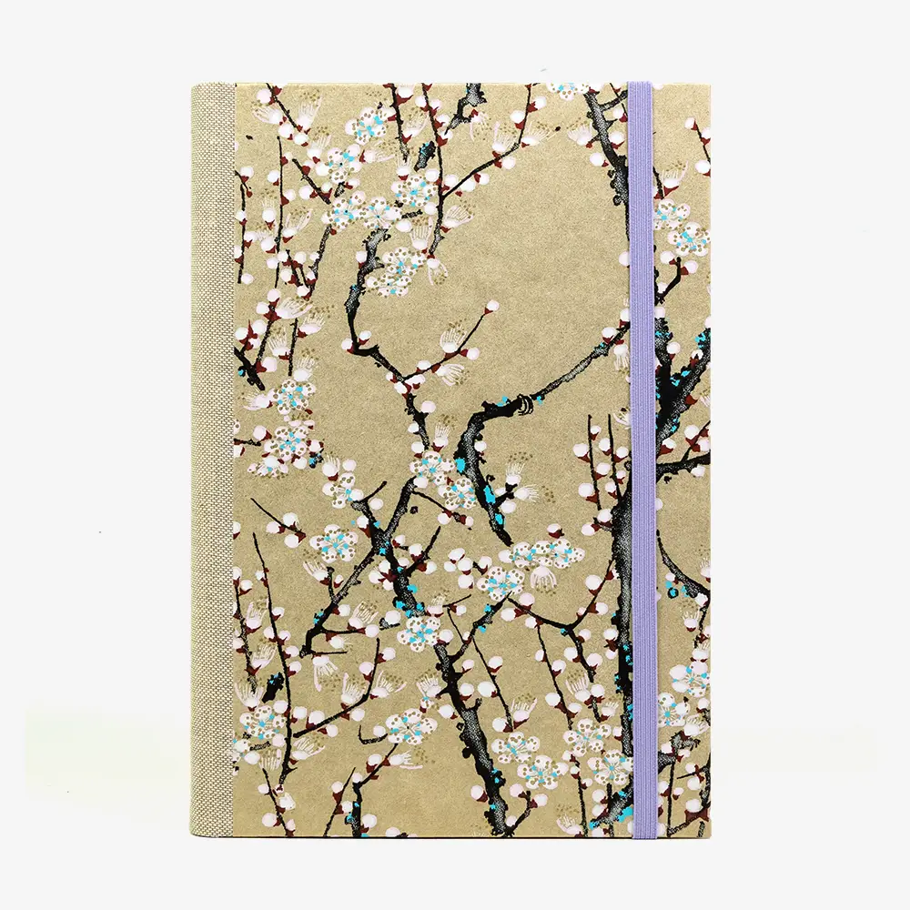 Bulletjournal-notizbuch-A5-224Seiten-cover-mit-Chiyogami-bezogen-Motiv-Kirschbluetenzweige-auf-gold-cover-von-vorn