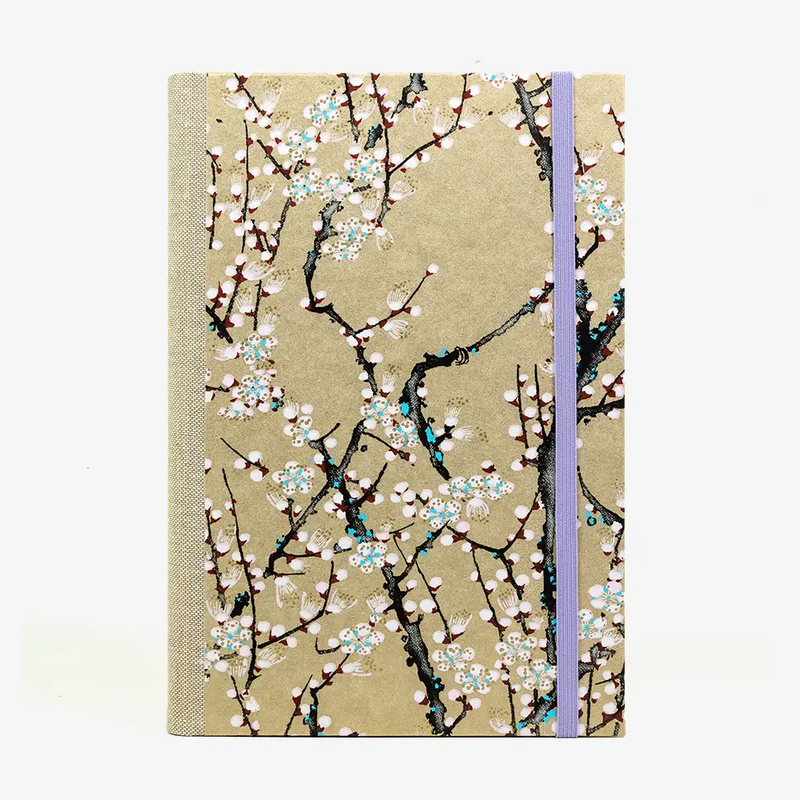 Bulletjournal-notizbuch-A5-224Seiten-cover-mit-Chiyogami-bezogen-Motiv-Kirschbluetenzweige-auf-gold-cover-von-vorn