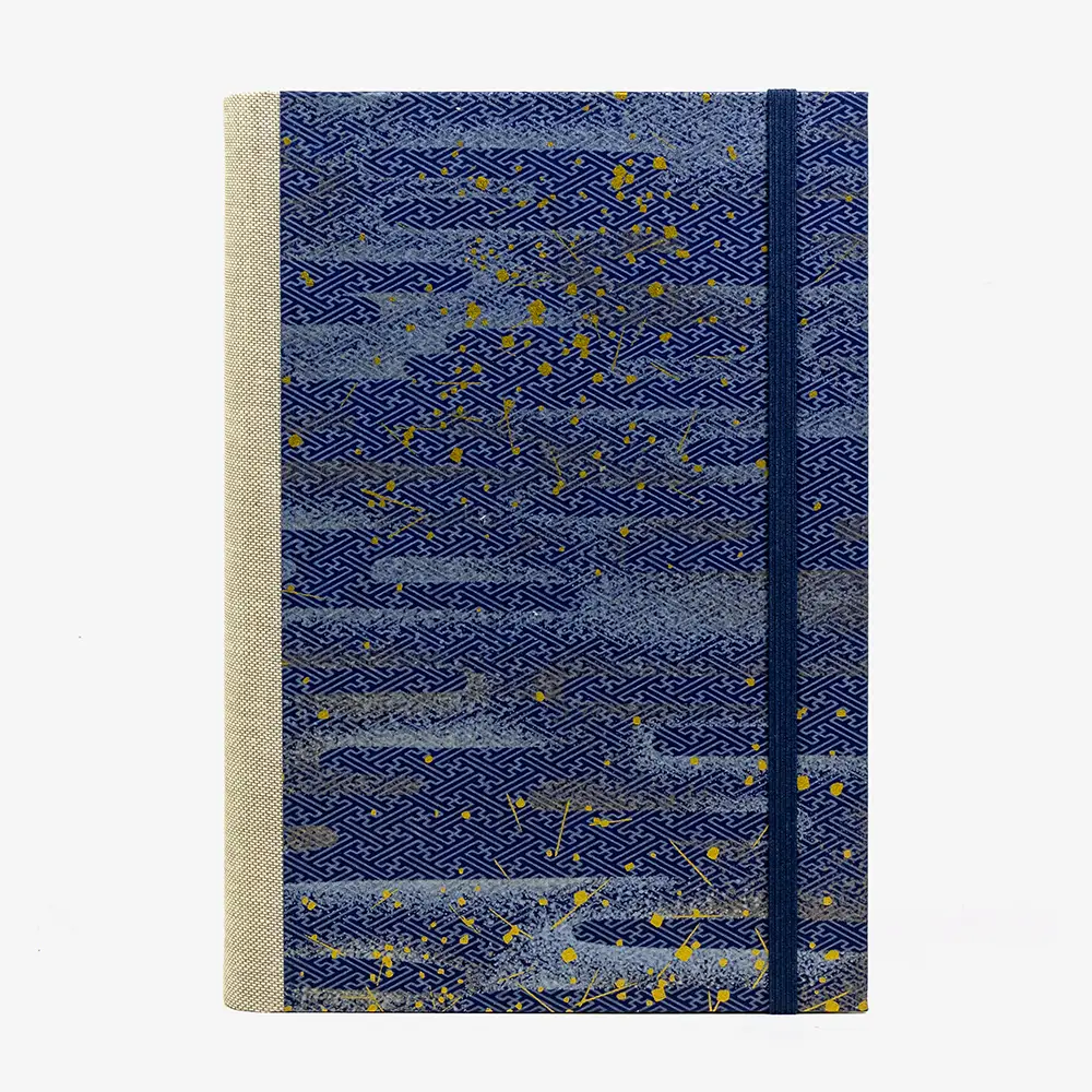 Bulletjournal-notizbuch-A5-224Seiten-cover-mit-Chiyogami-bezogen-Motiv-Space-is-the-place-blau-cover-von-vorn