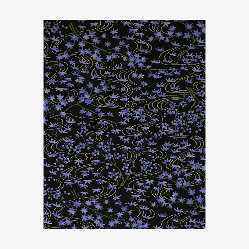 Chiyogami-Papier-botanical-480C-Flusslandschaft-Flieder-auf-schwarz-Ausschnitt-2