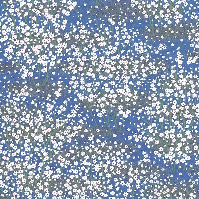 Chiyogami-Papier-floral-678C-Blueten-weiss-gold-blau-Ausschnitt-1