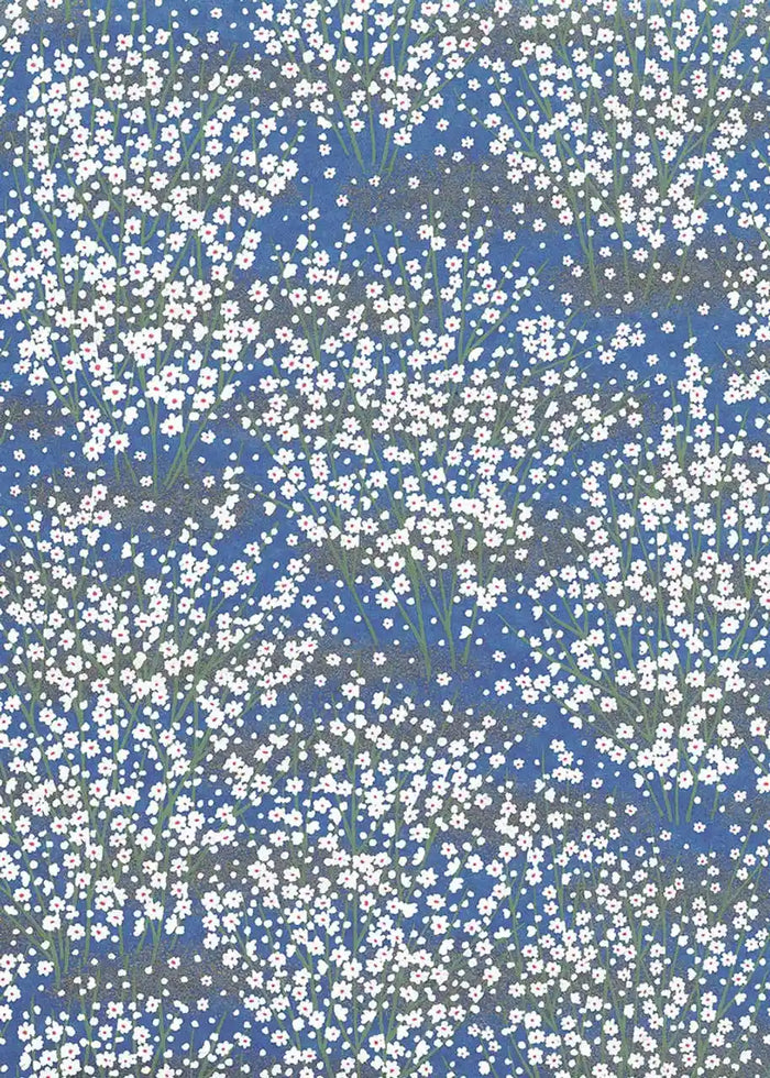 Chiyogami / Floral - kleine weiße Blüten am Busch auf blau