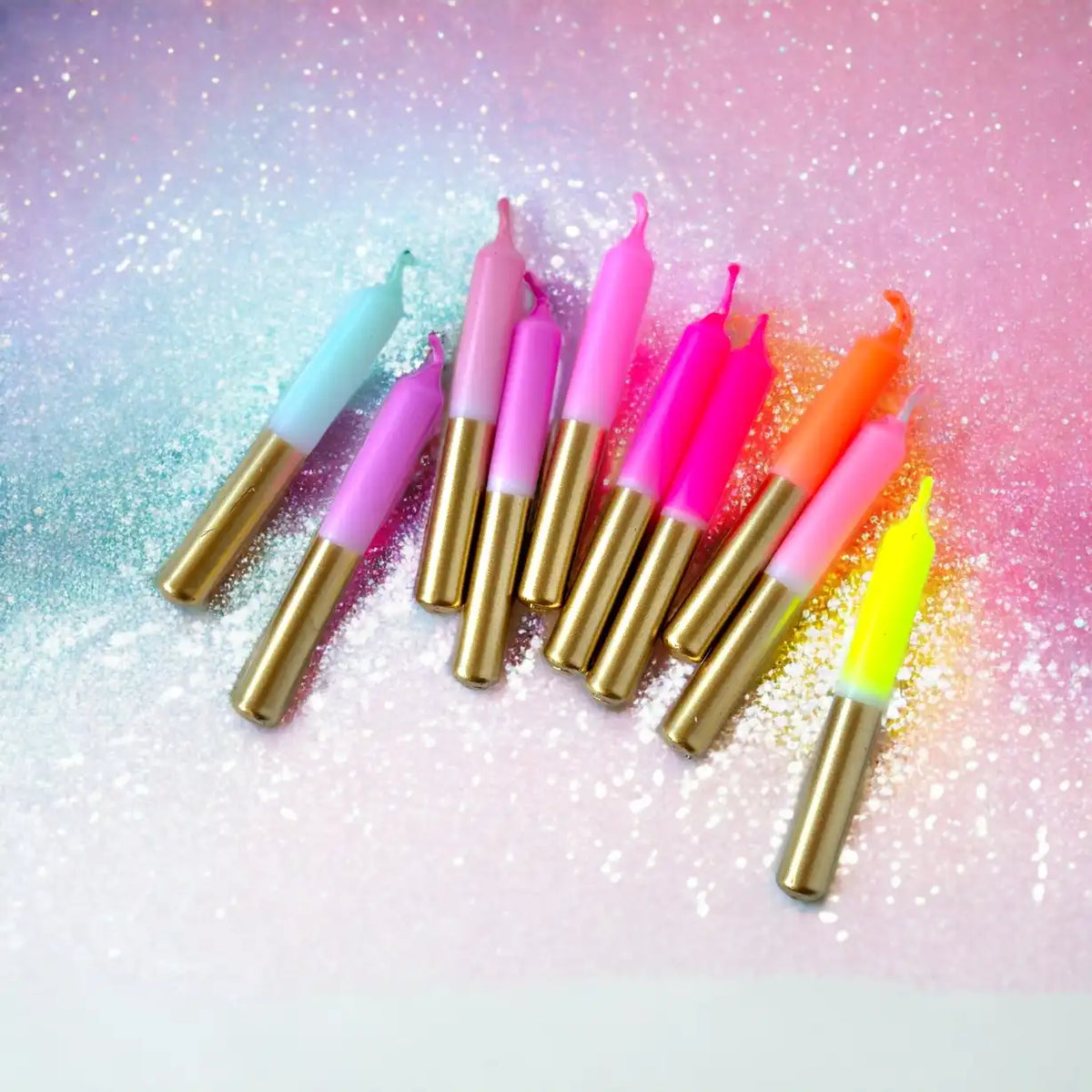 Dip-Dye-Little-Star-10-Kerzen-13mm-x-100mm-Prism-Star-Detailansicht-Alle10-Kerzen-Produktansicht-2