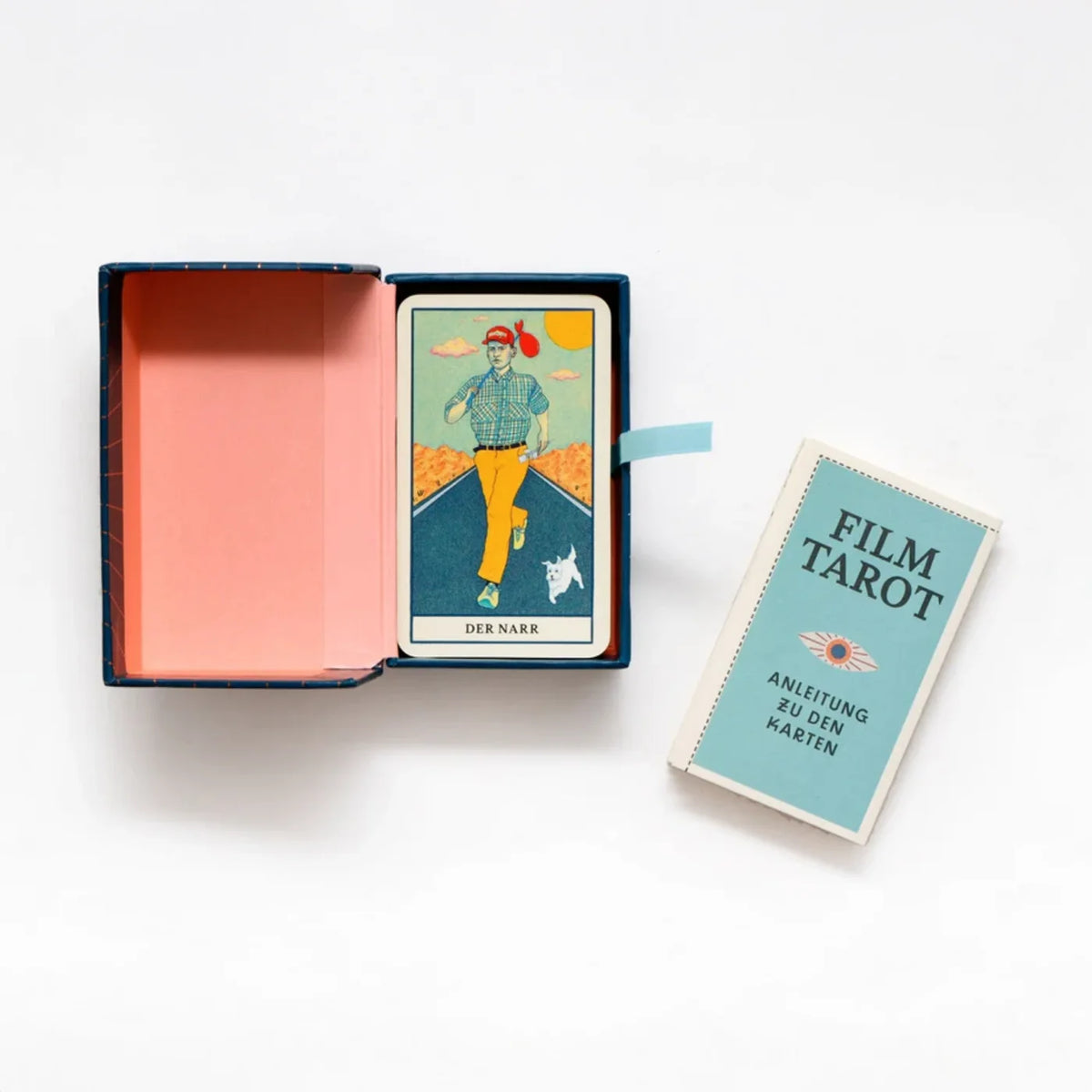 Film-Tarot-Mini-78-KArten-mit-Anleitung-im-Miniformat-Klappbox-geoeffnet-mit-inhalt-Karte-und-Anleitung