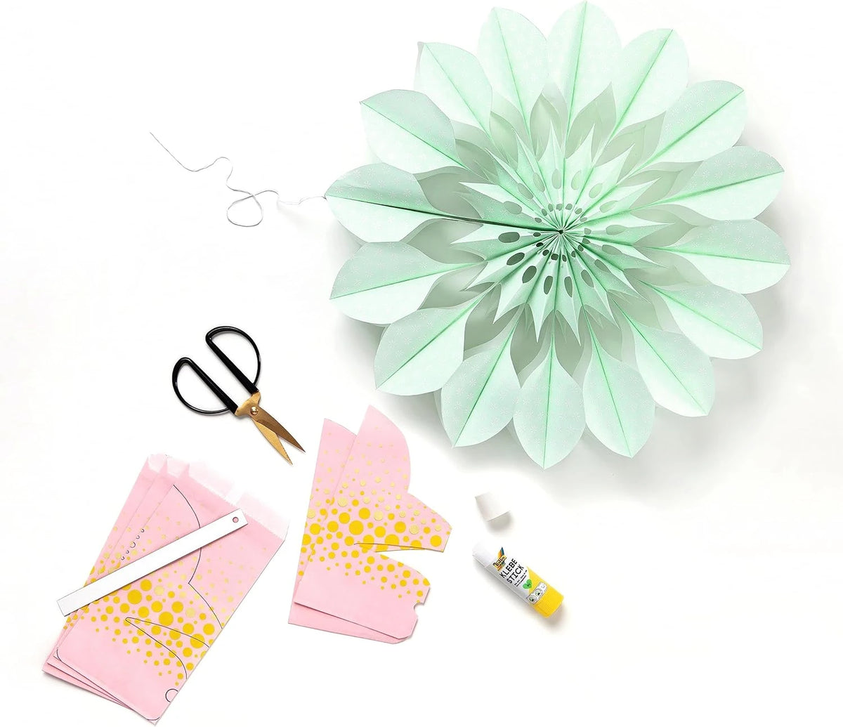Folia-Papierblumentueten-Sweet-Blossom-Bastelset-fuer-2-Plisseeblumen-je-17-Tueten-in-Rosa-und-Mint-Ambient