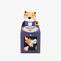 Folia-Stickerrolle-SPACE-SAFARI-4m-320-Teile-Produkt-und-Verpackung