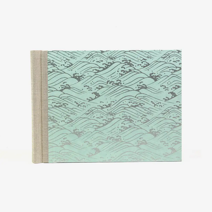 Fotoalbum | H15xB20cm | 60 Seiten creme | Chiyogami Papier | Motiv: Nami (Welle) Silbern auf hellblau