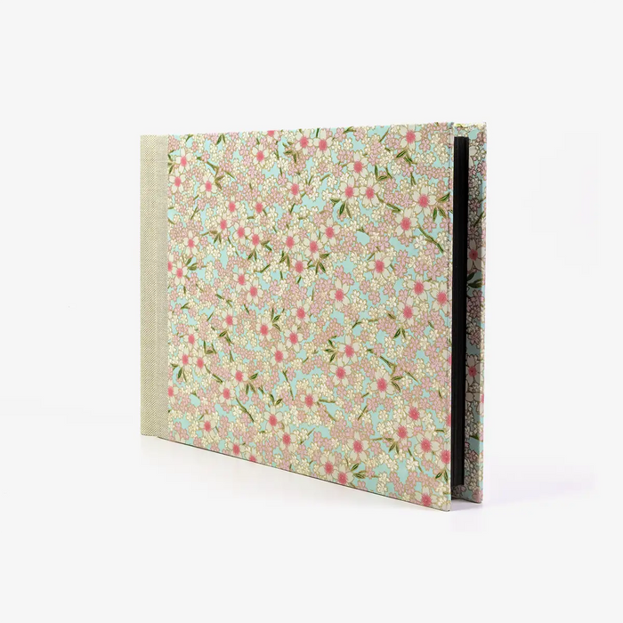 Fotoalbum-15x20cm-60Seiten-schwarzer-Fotokarton-cover-chiyogami-Papier-Motiv-Bogen-840C-Blumen-seitlich-vorn