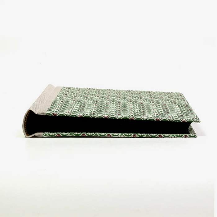 Fotoalbum-15x20cm-60Seiten-schwarzer-Fotokarton-cover-chiyogami-Papier-Motiv-Seigaiha-gruen-liegend