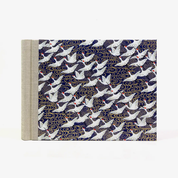 Fotoalbum-15x20cm-60Seiten-Fotokarton-cover-chiyogami-Papier-Motiv-Weisse-Kraniche-auf-blau
