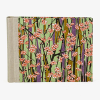 Fotoalbum-15x20cm-Blaupause-30blatt-Mit-Chiyogami-blueten-am-zweig-auf-gruenbezogen-Produktansicht-von-vorn