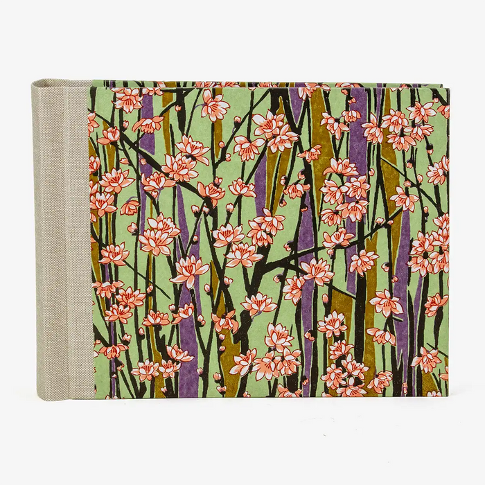 Fotoalbum-15x20cm-Blaupause-30blatt-Mit-Chiyogami-blueten-am-zweig-auf-gruenbezogen-Produktansicht-von-vorn