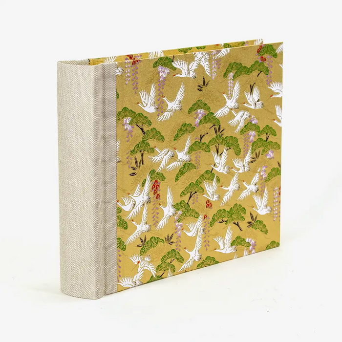 Fotoalbum-15x20cm-Blaupause-30blatt-Mit-ChiyogamiKraniche-weiss-auf-gold-bezogen-Produktansicht-Seitlich-von-hinten