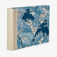 Fotoalbum-15x20cm-Blaupause-30blatt-Mit-KAtazome-Shi-blaue-Berge-bezogen-Produktansicht-Seitlich-von-hinten