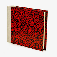 Fotoalbum-15x20cm-Blaupause-30blatt-Mit-LAckpapier-kleine-rote-blumen-auf-schwarz-bezogen-Produktansicht-Seitlich-von-vorn