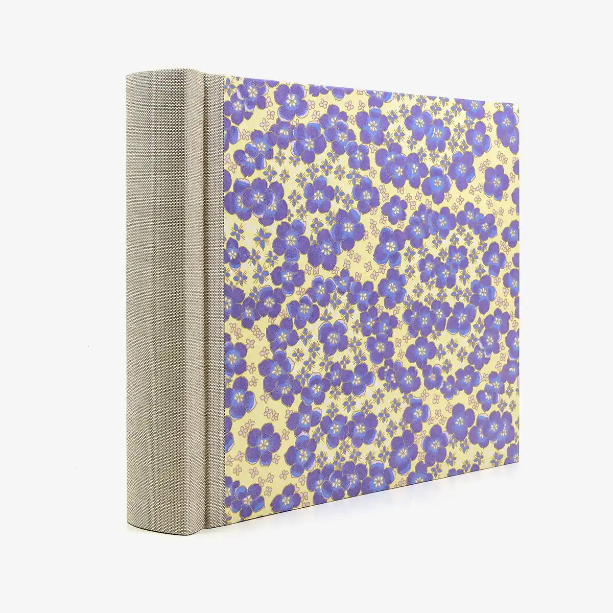 Fotoalbum-20x23cm-60Seiten-creme-Fotokarton-cover-chiyogami-Papier-Motiv-Blumen-cream-purple-ivory-seitlich-hinten
