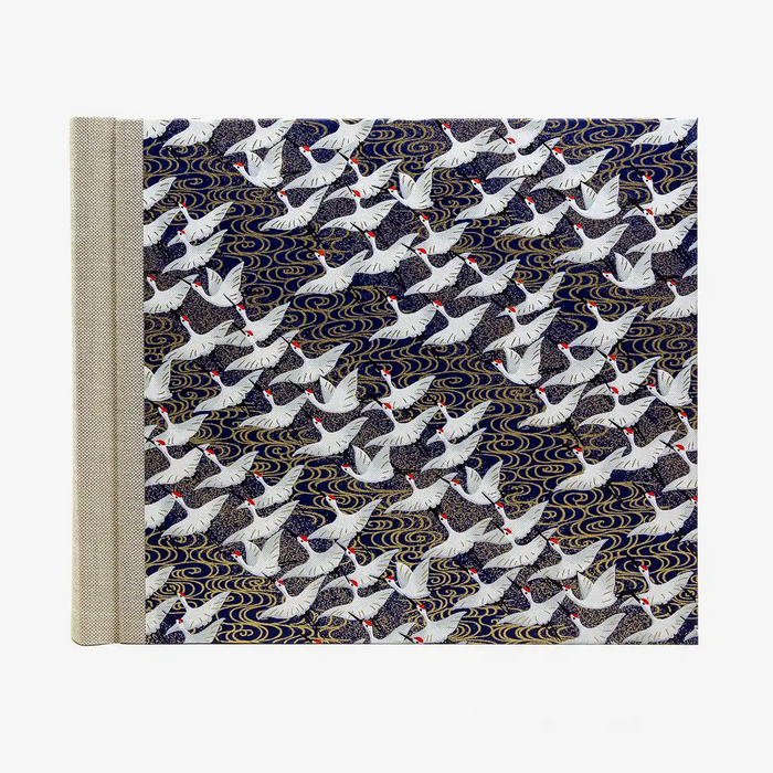 Fotoalbum-20x23cm-60Seiten-creme-Fotokarton-cover-chiyogami-Papier-Motiv-Weisse-Kraniche-auf-blau