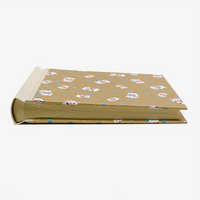 Fotoalbum-20x23cm-60Seiten-creme-Fotokarton-cover-chiyogami-Papier-Motiv-Winkekatze-golden-liegend