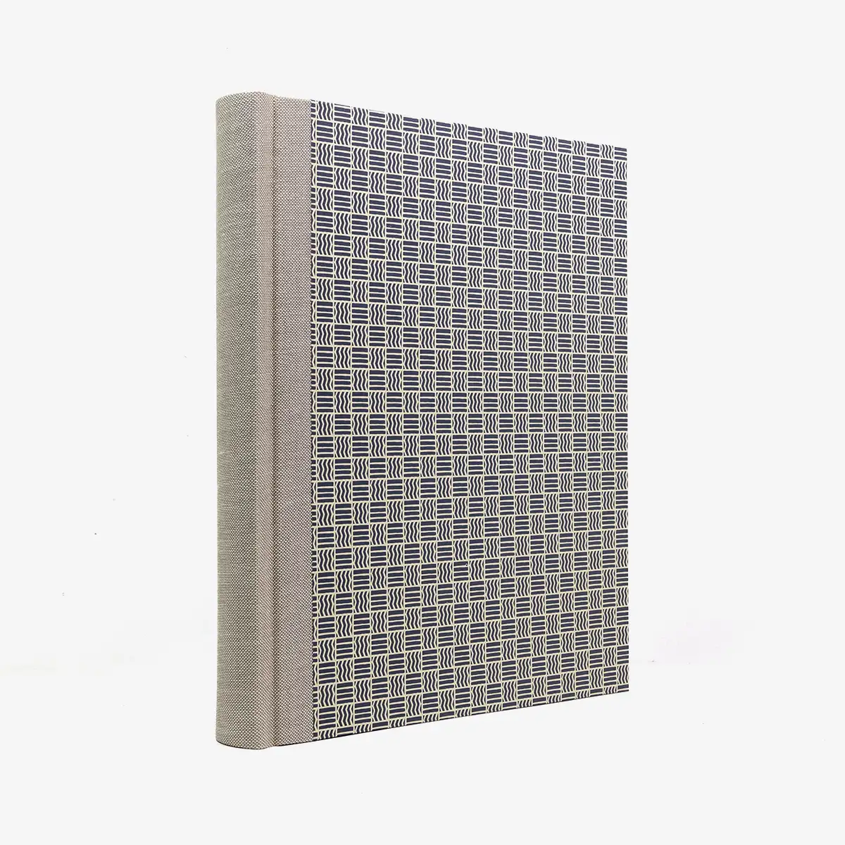 Fotoalbum-24x20cm-40-Seiten-cover-CartaVArese-Motiv-gewebt-blau-Cover-seitlich-von-hinten