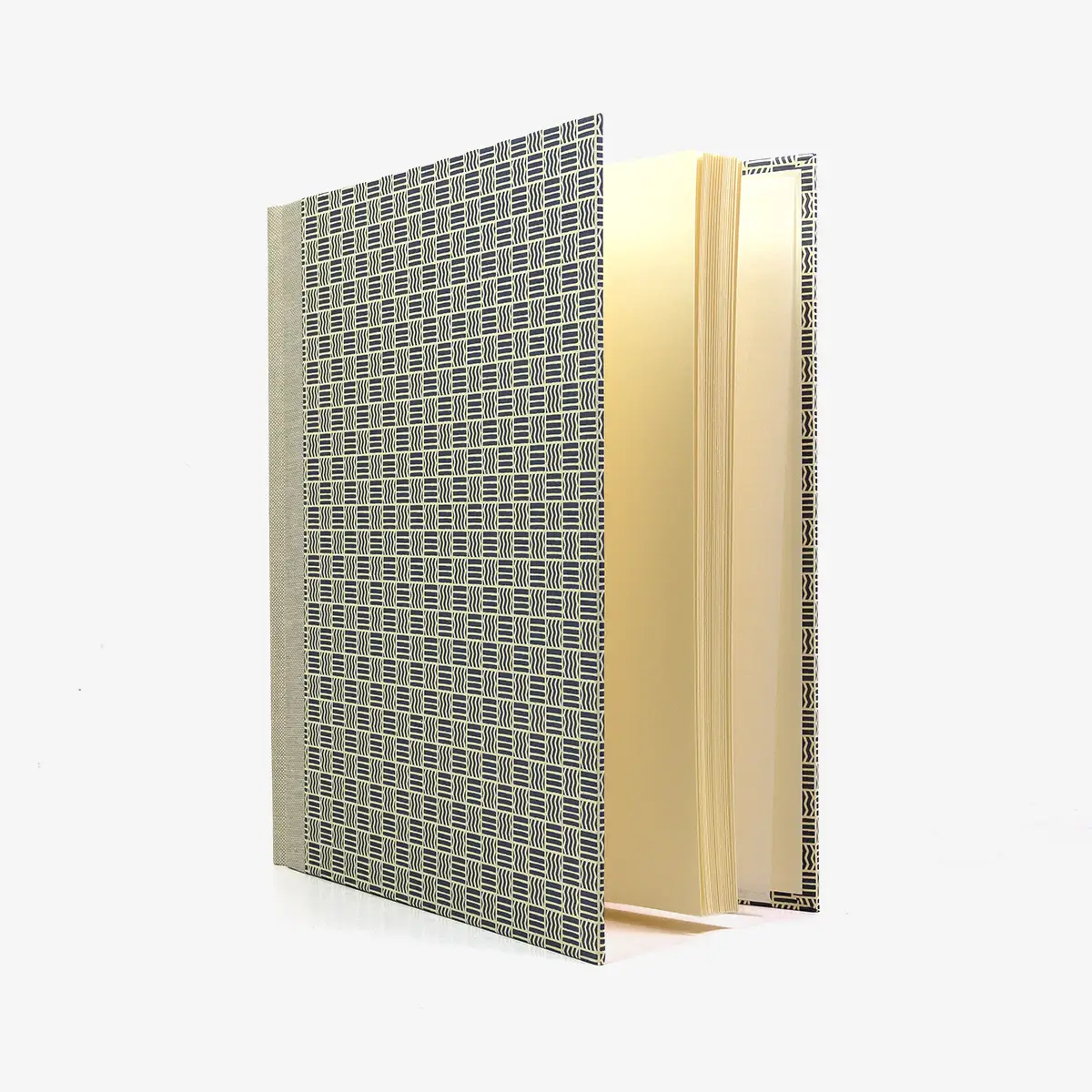 Fotoalbum-24x20cm-40-Seiten-cover-CartaVArese-Motiv-gewebt-blau-Cover-seitlich-von-vorn