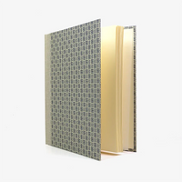 Fotoalbum-24x20cm-40-Seiten-cover-CartaVArese-Motiv-gewebt-blau-Cover-seitlich-von-vorn