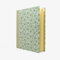 Fotoalbum-24x20cm-40-Seiten-cover-LoktaPapier-Motiv-Gaensebluemchen-mildes-blau-weiss-gold-Cover-seitlich-von-vorn