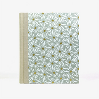 Fotoalbum-24x20cm-40-Seiten-cover-LoktaPapier-Motiv-Gaensebluemchen-mildes-blau-weiss-gold-Cover-von-vorn