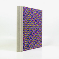 Fotoalbum-24x20cm-40-Seiten-cover-chiyogamiPapier-Motiv-Flechtmuster-purple-Pink-Cover-seitlich-von-hinten