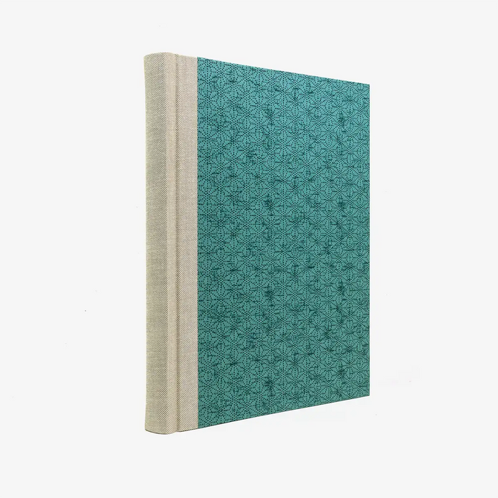 Fotoalbum-24x20cm-40-Seiten-cover-chiyogamiPapier-Motiv-Hempf-muster-gruen-Cover-seitlich-von-hinten