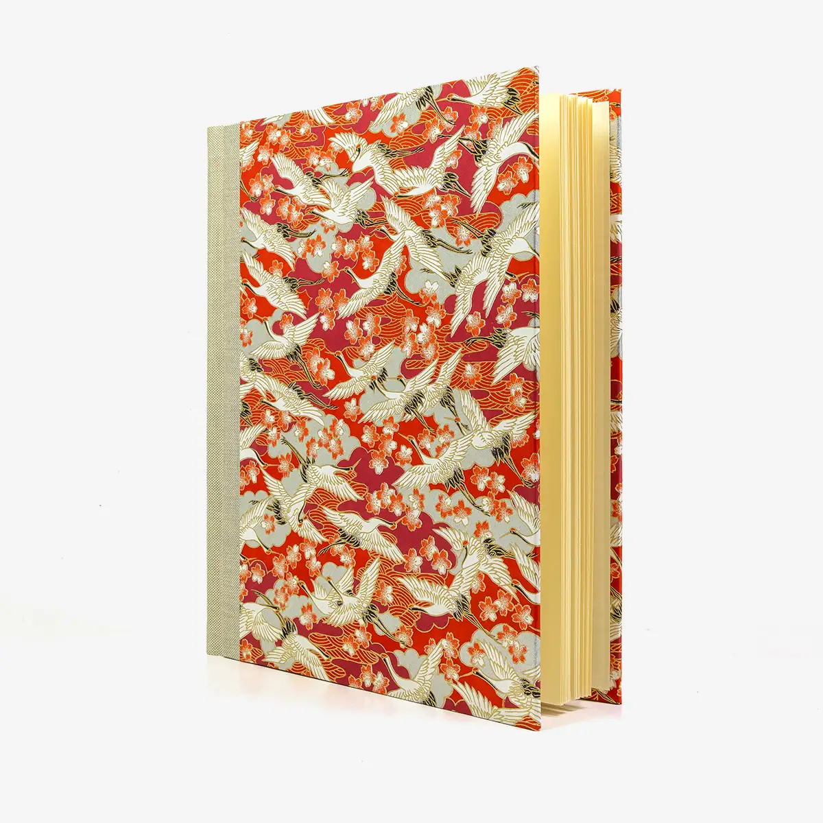 Fotoalbum-24x20cm-40-Seiten-cover-chiyogamiPapier-Motiv-Kraniche-rot-Cover-seitlich-von-vorn