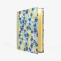 Fotoalbum-24x20cm-40-Seiten-cover-chiyogamiPapier-Motiv-grosse-blumen-bunt-Cover-seitlich-von-vorn