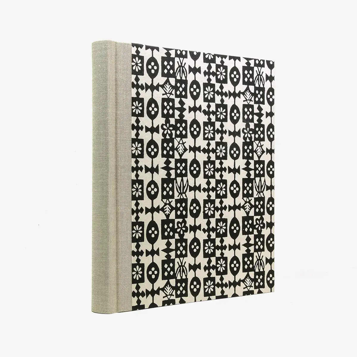 Fotoalbum-24x20cm-40-Seiten-cover-katazome-.shi-Papier-Motiv-schwarzes-ornament-Cover-seitlich-von-hinten