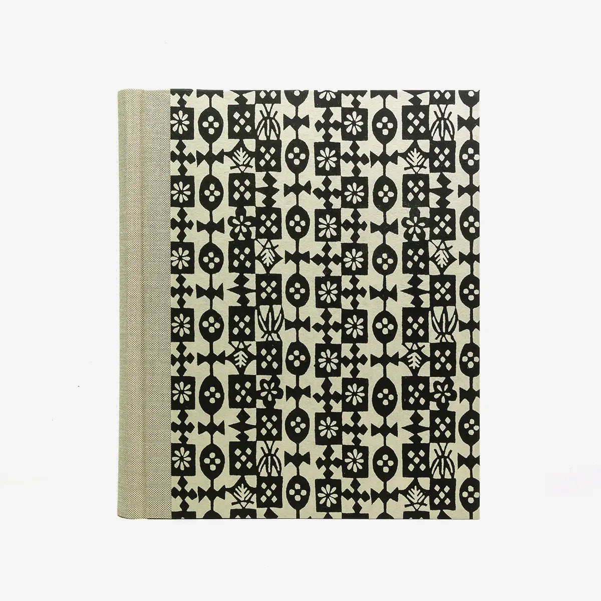 Fotoalbum-24x20cm-40-Seiten-cover-katazome-.shi-Papier-Motiv-schwarzes-ornament-Cover-von-vorn
