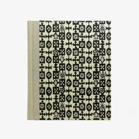 Fotoalbum-24x20cm-40-Seiten-cover-katazome-.shi-Papier-Motiv-schwarzes-ornament-Cover-von-vorn