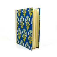 Fotoalbum-24x20cm-60Seiten-cover-Baumwollpapier-Motiv-Blumenornamente-auf-blau-seitlich-von-vorn