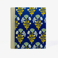 Fotoalbum-24x20cm-60Seiten-cover-Baumwollpapier-Motiv-Blumenornamente-auf-blau-von-vorn