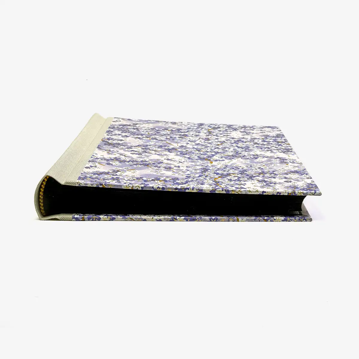 Fotoalbum-24x20cm-60Seiten-cover-Chiyogamipapier-Motiv-Fliederfarbene-Blueten-liegend-von-vorn