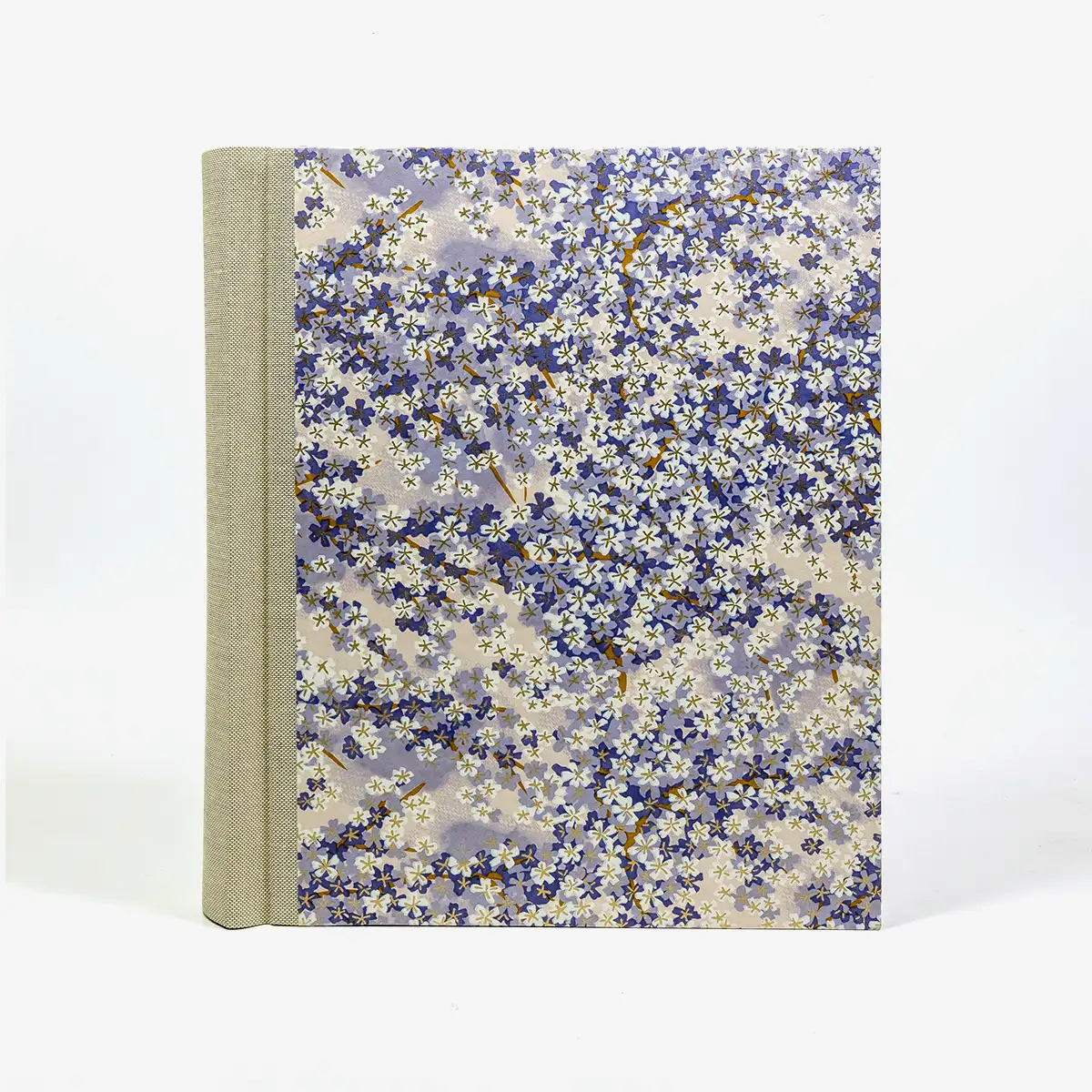 Fotoalbum-24x20cm-60Seiten-cover-Chiyogamipapier-Motiv-Fliederfarbene-Blueten-von-vorn