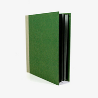 Fotoalbum-24x20cm-60Seiten-cover-Chiyogamipapier-Motiv-Same-Komon-gold-auf-gruen-seitlich-von-vorn