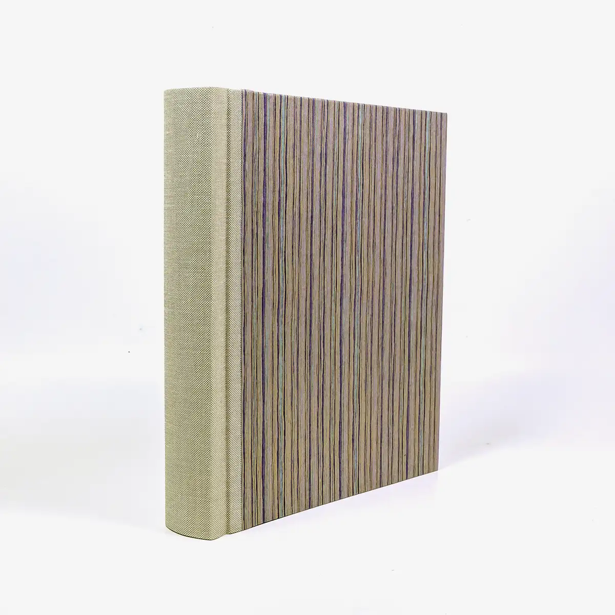 Fotoalbum-24x20cm-60Seiten-cover-Chiyogamipapier-Motiv-Streifen-Flieder-seitlich-von-hinten