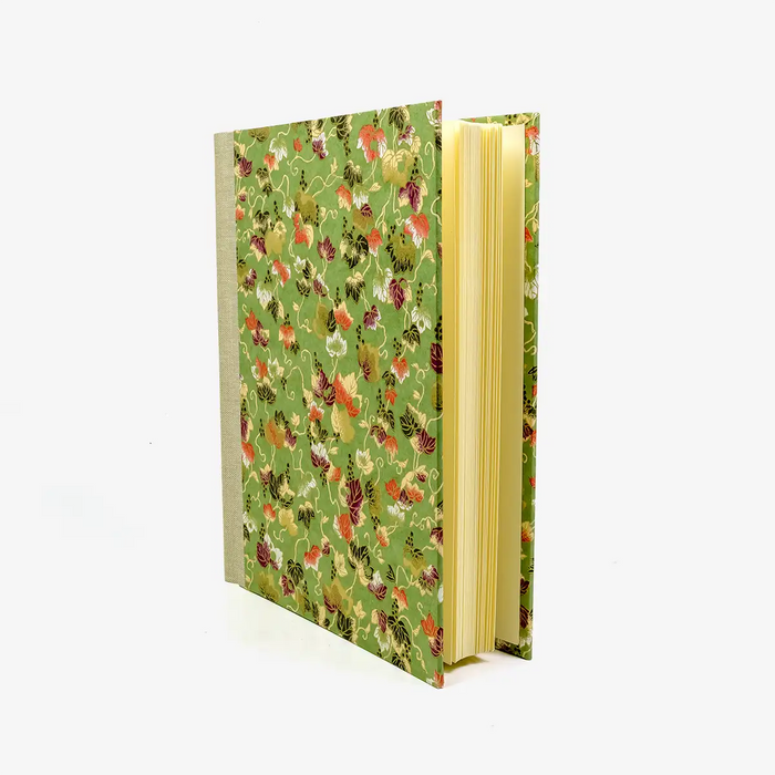 Fotoalbum-24x20cm-60Seiten-cover-Chiyogamipapier-Motiv-Weinblaetter-seitlich-vonvorn